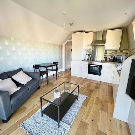 Lovely Two Bed Flat Londra Esterno foto