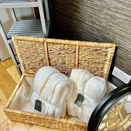 Lovely Two Bed Flat Londra Esterno foto