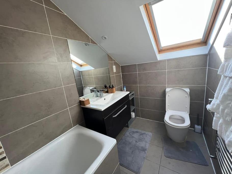 Lovely Two Bed Flat Londra Esterno foto
