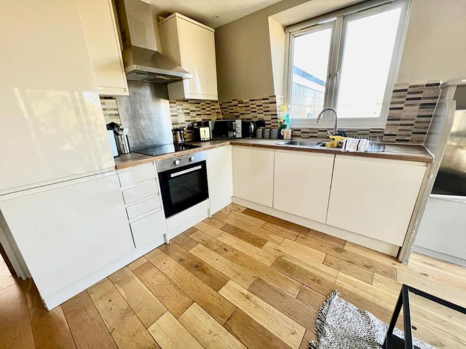 Lovely Two Bed Flat Londra Esterno foto