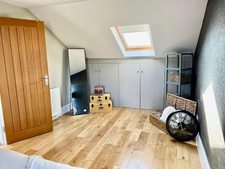 Lovely Two Bed Flat Londra Esterno foto