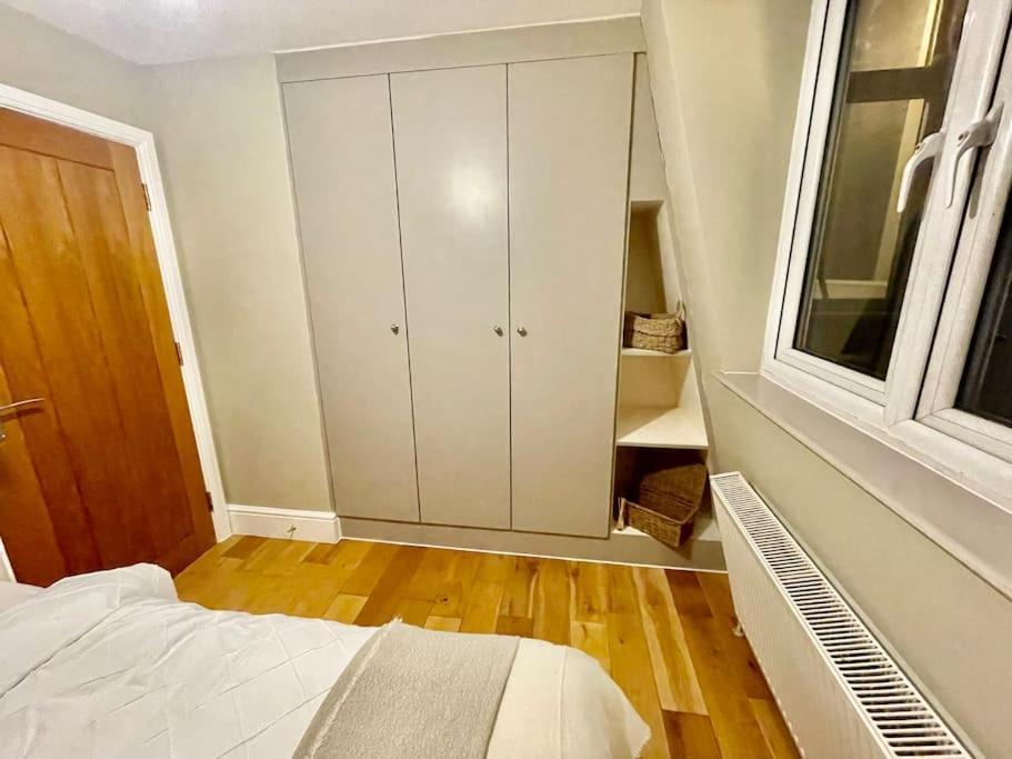 Lovely Two Bed Flat Londra Esterno foto